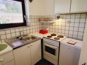 23917073-Ferienwohnung-2-Njivice-300x225-3