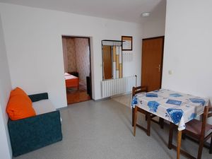 23917082-Ferienwohnung-2-Njivice-300x225-1