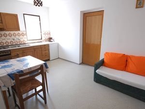 23917082-Ferienwohnung-2-Njivice-300x225-2