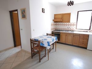 23917082-Ferienwohnung-2-Njivice-300x225-4