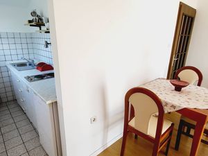 23917078-Ferienwohnung-2-Njivice-300x225-4