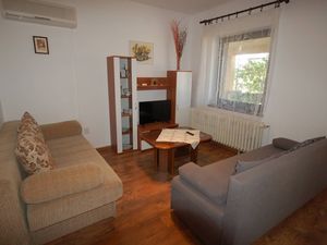 23917162-Ferienwohnung-5-Njivice-300x225-1