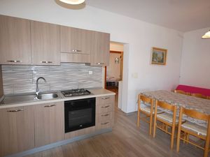 23917164-Ferienwohnung-6-Njivice-300x225-4