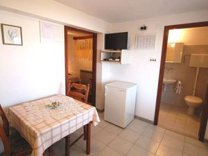 23917177-Ferienwohnung-2-Njivice-300x225-1