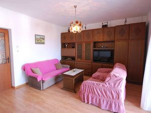 23917181-Ferienwohnung-7-Njivice-300x225-1