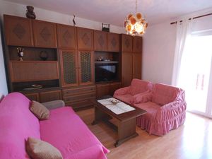 23917181-Ferienwohnung-7-Njivice-300x225-2