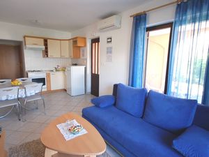 23918342-Ferienwohnung-4-Njivice-300x225-1