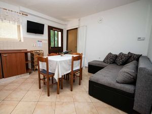 23919399-Ferienwohnung-6-Njivice-300x225-1