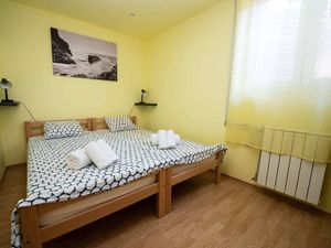 23919399-Ferienwohnung-6-Njivice-300x225-5