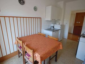 23919401-Ferienwohnung-4-Njivice-300x225-3