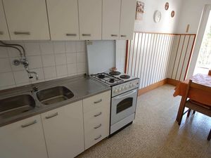 23919401-Ferienwohnung-4-Njivice-300x225-4