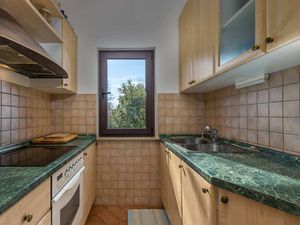 23919406-Ferienwohnung-5-Njivice-300x225-4