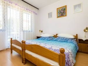 23920330-Ferienwohnung-4-Njivice-300x225-5