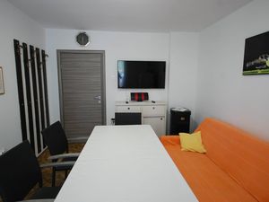 23922012-Ferienwohnung-4-Njivice-300x225-3