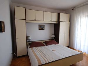 23996368-Ferienwohnung-6-Njivice-300x225-5