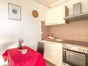 23928455-Ferienwohnung-3-Njivice-300x225-1