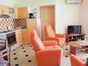 23928417-Ferienwohnung-4-Njivice-300x225-1