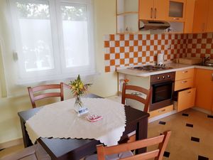 23928417-Ferienwohnung-4-Njivice-300x225-4