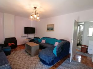 23928437-Ferienwohnung-6-Njivice-300x225-2