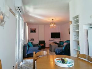 23928437-Ferienwohnung-6-Njivice-300x225-5