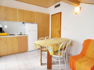 23928472-Ferienwohnung-4-Njivice-300x225-2