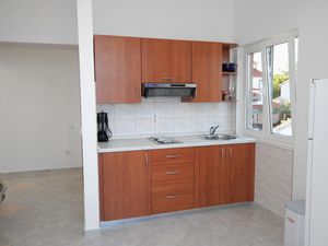 23928499-Ferienwohnung-4-Njivice-300x225-2