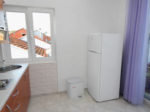 23928499-Ferienwohnung-4-Njivice-300x225-3