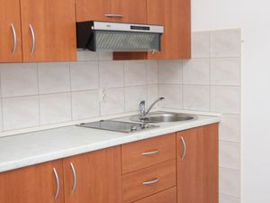 23928506-Ferienwohnung-2-Njivice-300x225-5