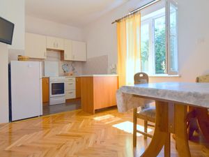 23934318-Ferienwohnung-2-Njivice-300x225-2