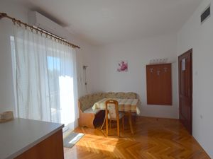 23934320-Ferienwohnung-2-Njivice-300x225-1