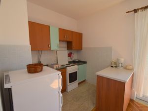 23934320-Ferienwohnung-2-Njivice-300x225-3