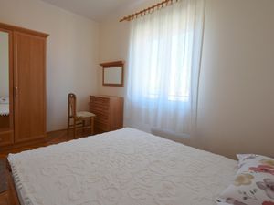 23934320-Ferienwohnung-2-Njivice-300x225-4