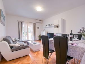 24027233-Ferienwohnung-5-Njivice-300x225-2