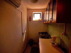 23890332-Ferienwohnung-3-Njivice-300x225-4