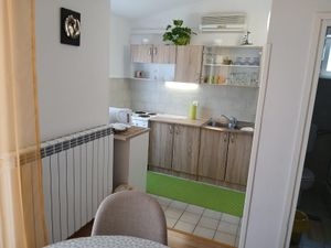 23535179-Ferienwohnung-2-Njivice-300x225-3