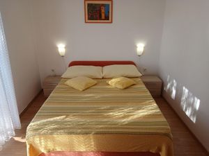 23535149-Ferienwohnung-4-Njivice-300x225-5