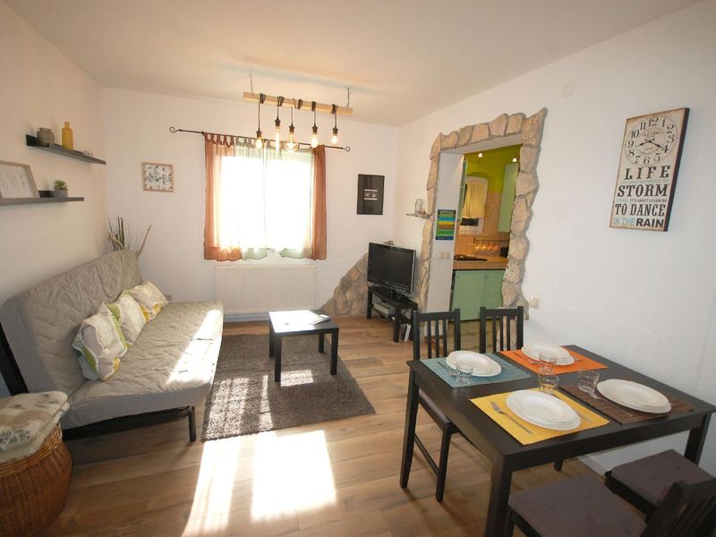 22922437-Ferienwohnung-3-Njivice-800x600-0