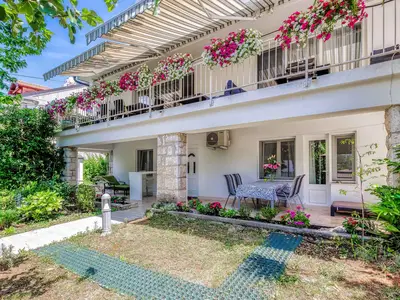 Ferienwohnung für 4 Personen (60 m²) in Njivice 1/10