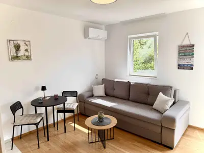Ferienwohnung für 2 Personen (20 m²) in Njivice 1/10
