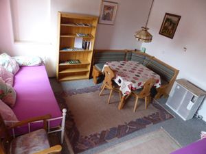 22140951-Ferienwohnung-4-Nördlingen-300x225-3