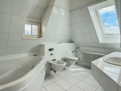 Badezimmer 1 mit Badewanne