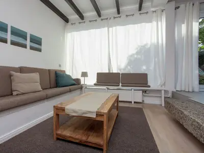 Wohnzimmer mit Kamin