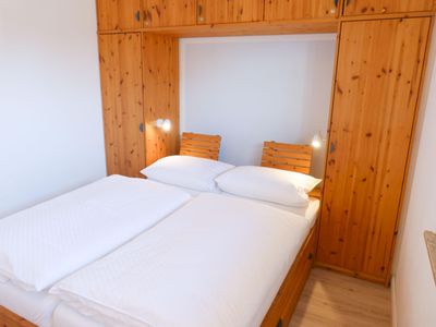 Doppelbettschlafzimmer in der Ferienwohnung Reethuk in Norddorf auf Amrum