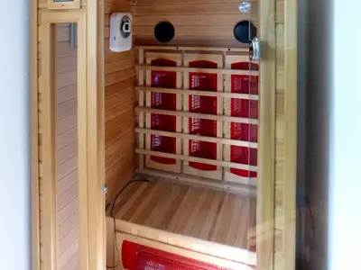 Infrarotkabine im Schlafzimmer in der Ferienwohnung Bi a Hias in Norddorf auf Amrum