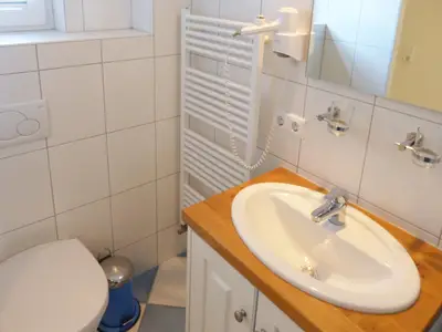 Badezimmer in der Ferienwohnung Bi a Hias in Norddorf auf Amrum
