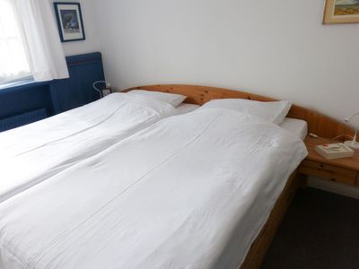 Doppelbettschlafzimmer in der Ferienwohnung Reetblick in Norddorf auf Amrum