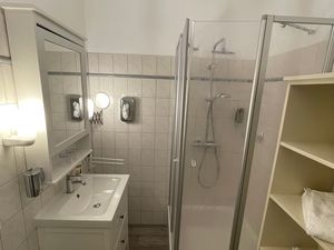 23696683-Ferienwohnung-3-Norden-300x225-4