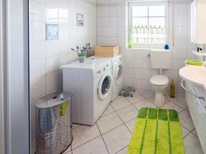 22802727-Ferienwohnung-3-Norden-300x225-4