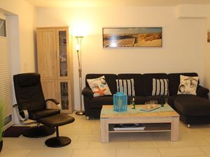 23938185-Ferienwohnung-4-Norden-300x225-0