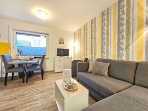 23392265-Ferienwohnung-2-Norden-300x225-0